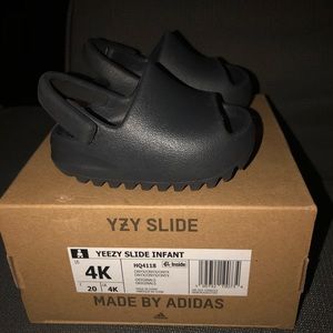 Yeezy Onyx Slide